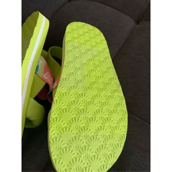 UGG Unisex-Child Zuma Sling Sandal size 4 bight green - Picture 4 of 5